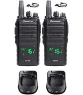 Set van 2 Wouxun KG-D26 IP55 Portofoons met tafelladers en D-shape oortje