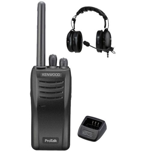 Kenwood TK-3501 PMR446 portofoon met Kenwood KHS-10D-OH headset en tafellader