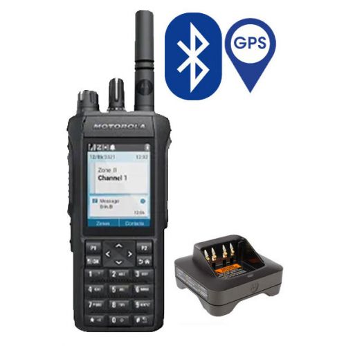 Motorola R7 FKP Premium UHF DMR IP68 GPS, Man Down, Bluetooth, Wifi en tafellader