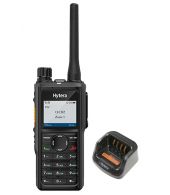 Hytera HP685 VHF DMR IP67 5Watt met tafellader