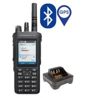 Motorola R7 FKP Premium VHF DMR IP68 GPS, Man Down, Bluetooth, Wifi en tafellader